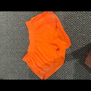 lulu hotty hot shorts 2.5 inch